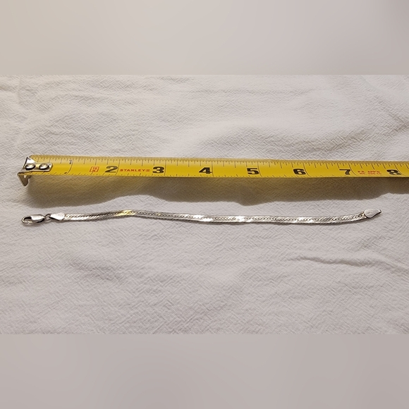 Elegant Sterling Silver Bracelet - Picture 3 of 4